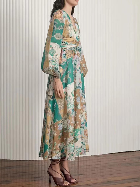 Handbemaltes, bedrucktes Midikleid mit V-Ausschnitt und Taillendetail