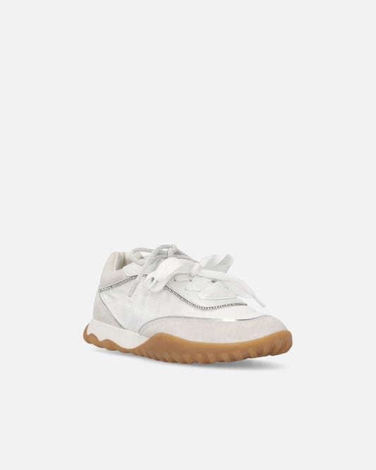 Sneakers with double laces