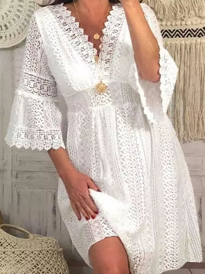 V-Ausschnitt Spitzenkleid mit Aussparungen