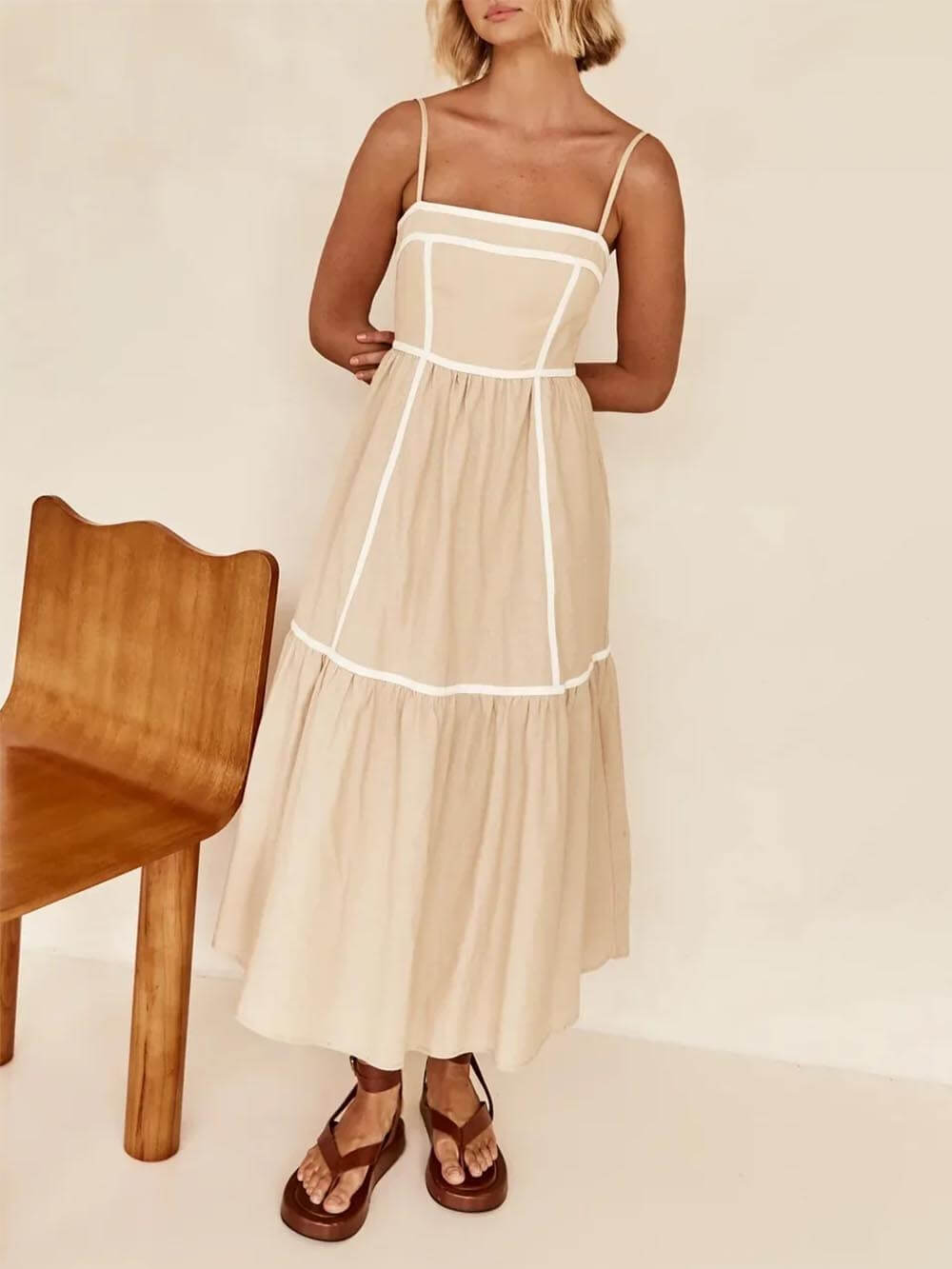 Midikleid mit Kontrastbesatz und verstellbaren Trägern