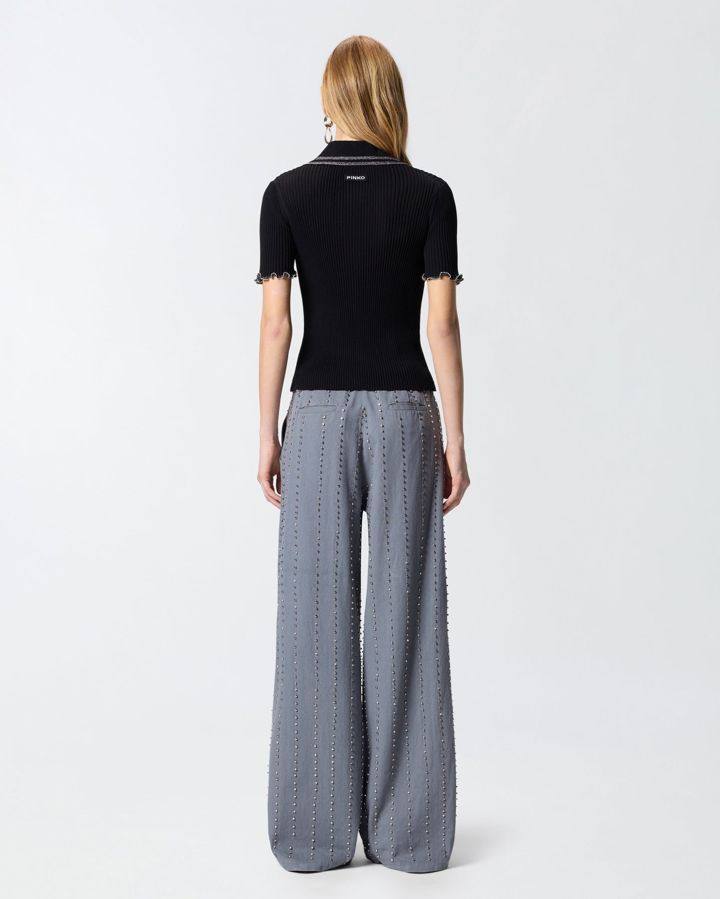 Ribbed sweater with jewel edges