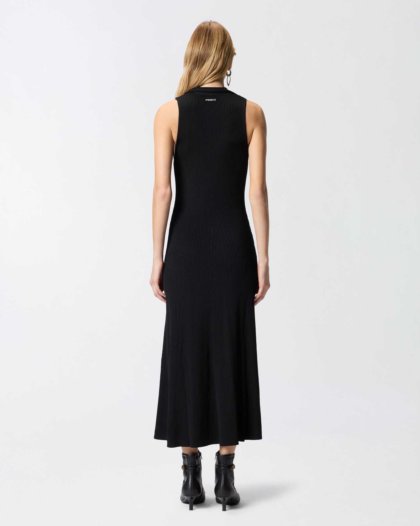 Long ribbed dress with bandana collar