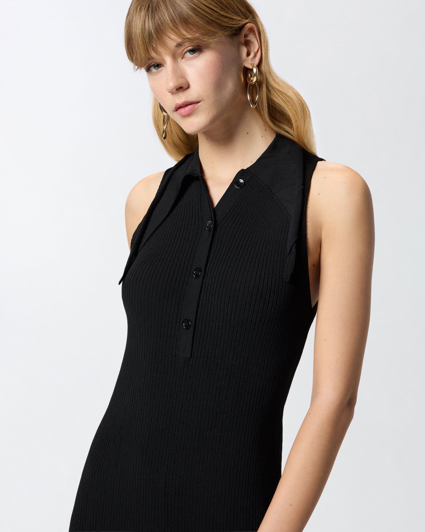 Long ribbed dress with bandana collar