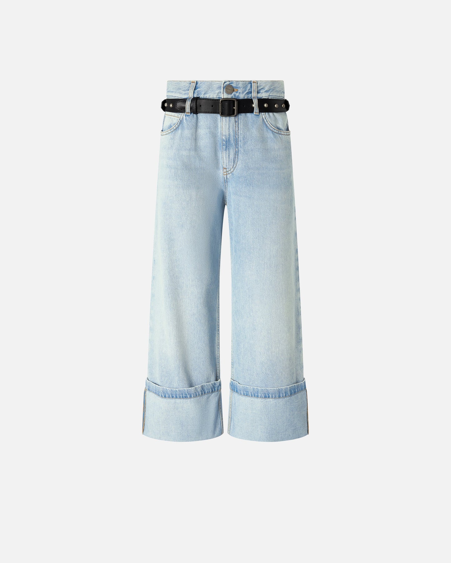 Cropped jeans with leather belt