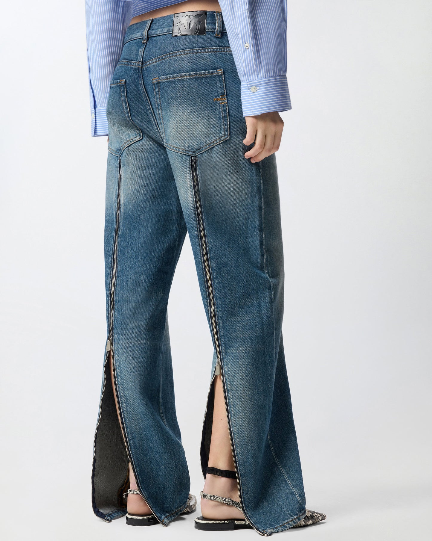 Loose-fit jeans with rear zips