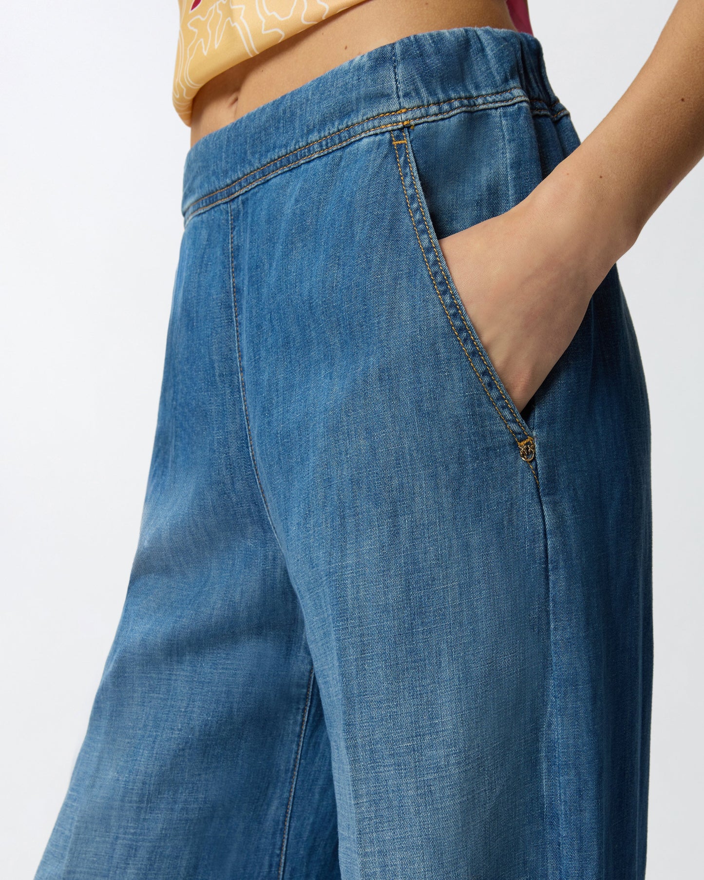 Wide-leg jeans in linen-blend denim