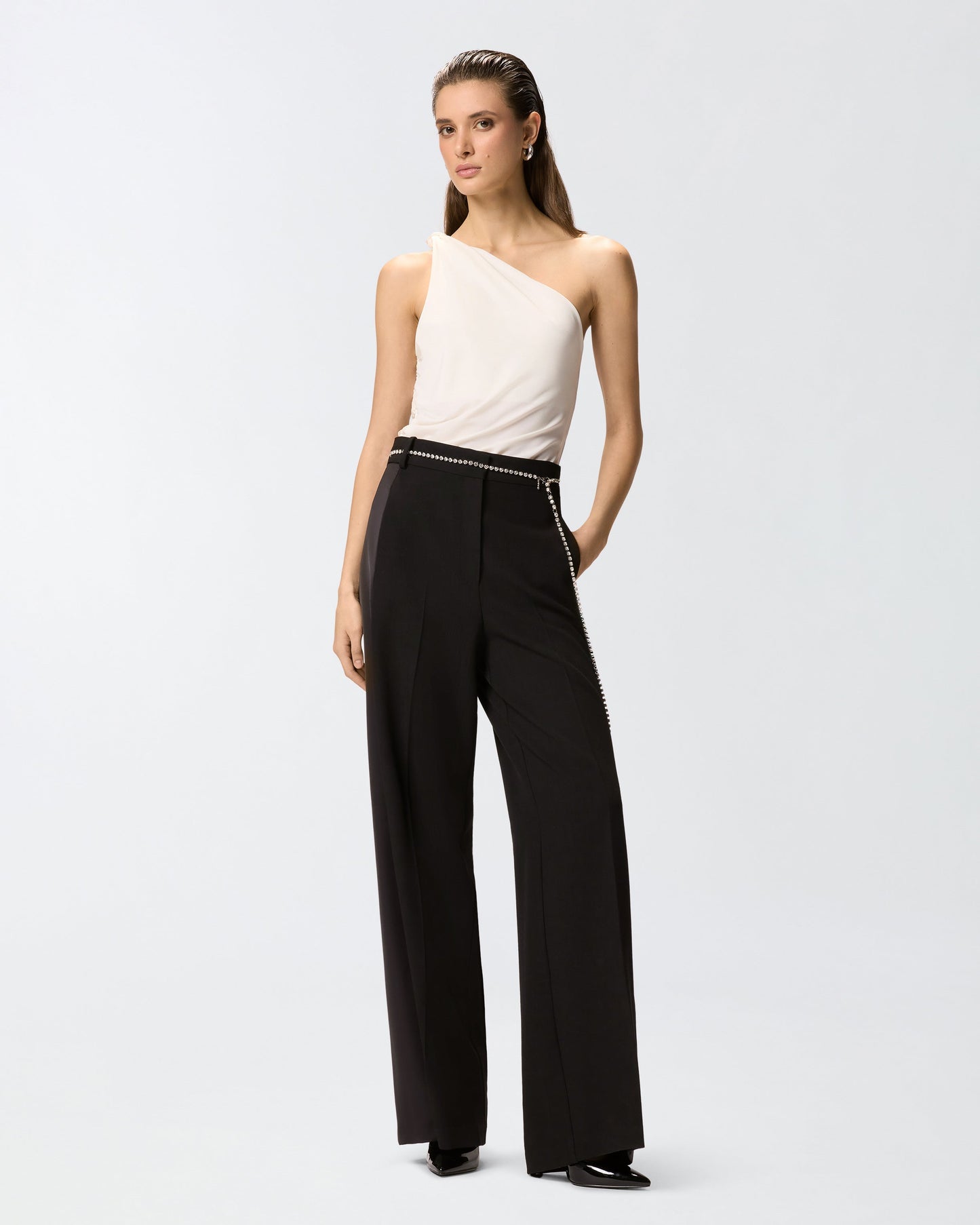 One-shoulder top with knot detail