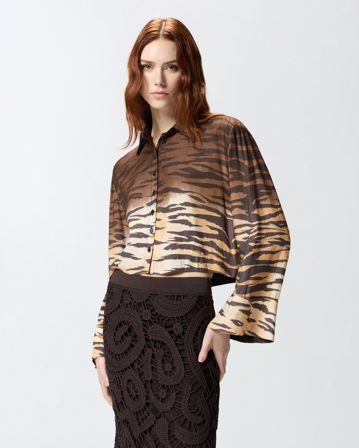 Cropped shirt with animal print