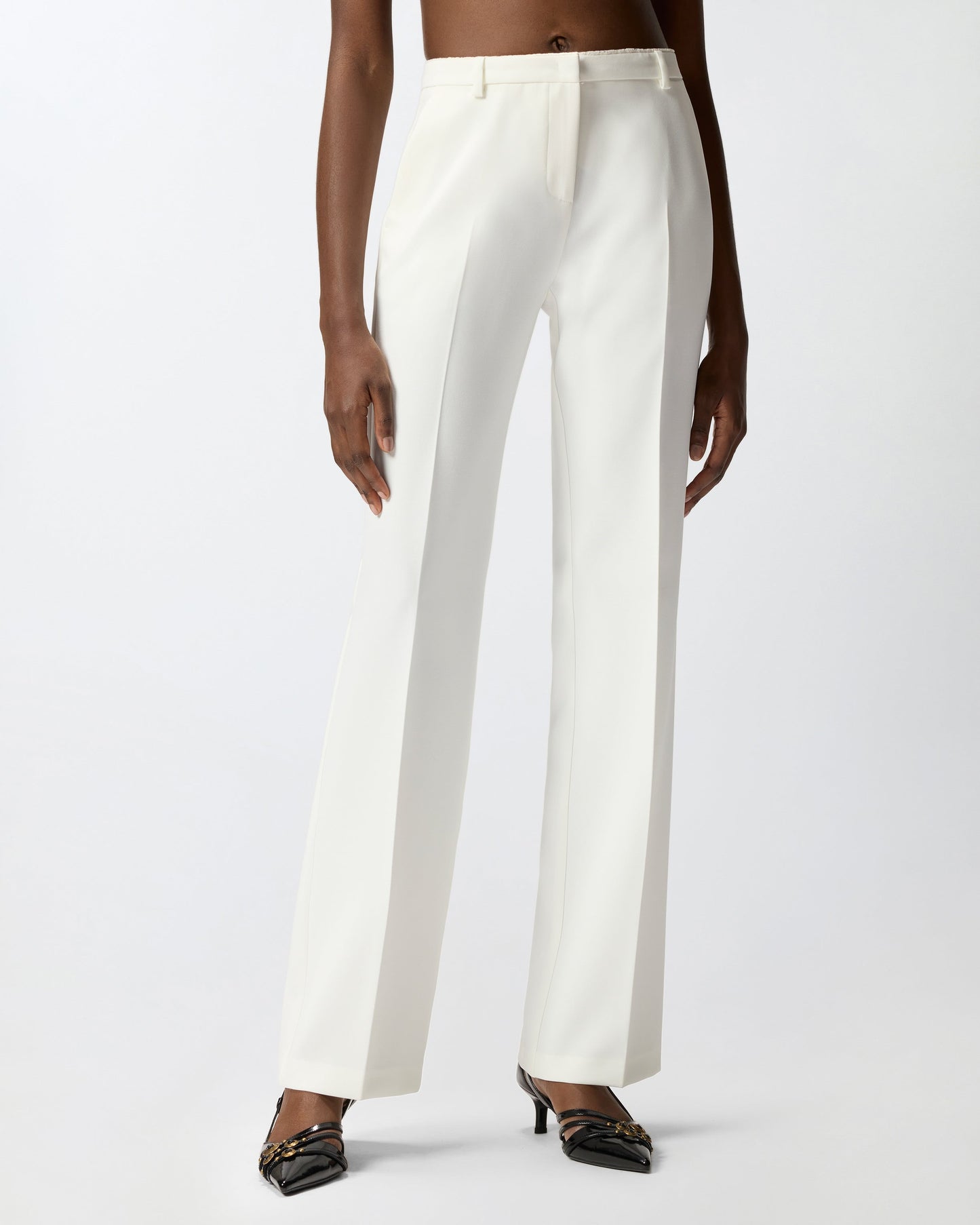 Trousers in canvas with pressed pleat detail