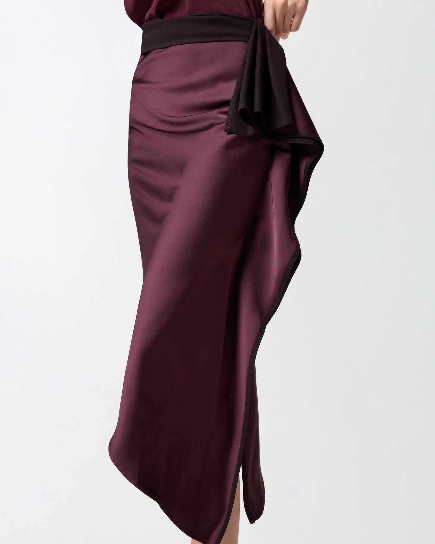 Asymmetric pencil skirt in satin