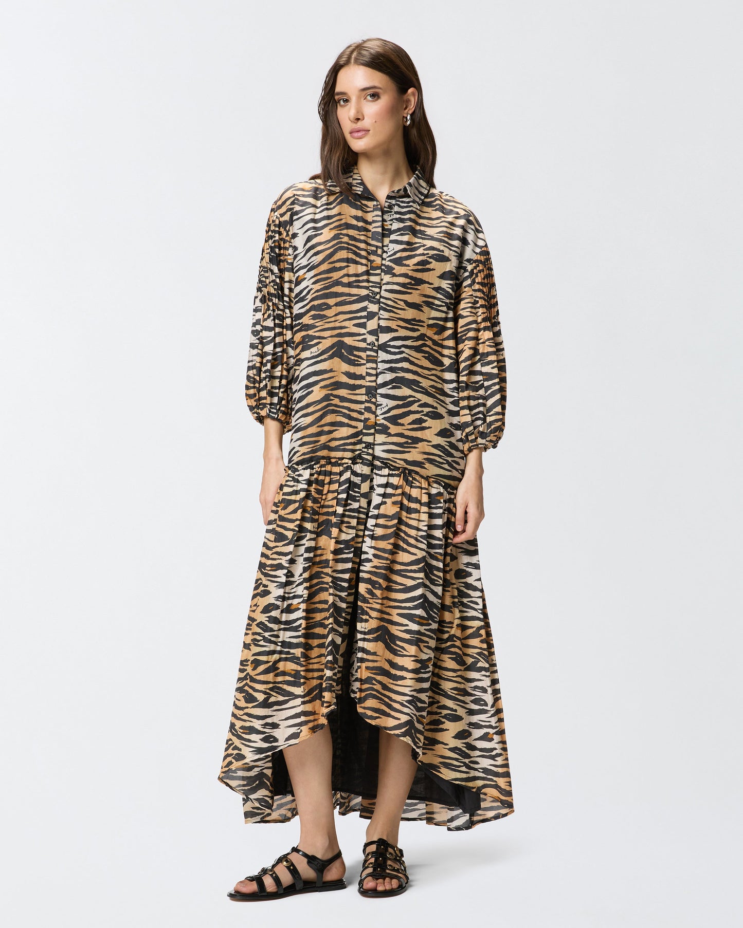 Long dress with buttons and animal print