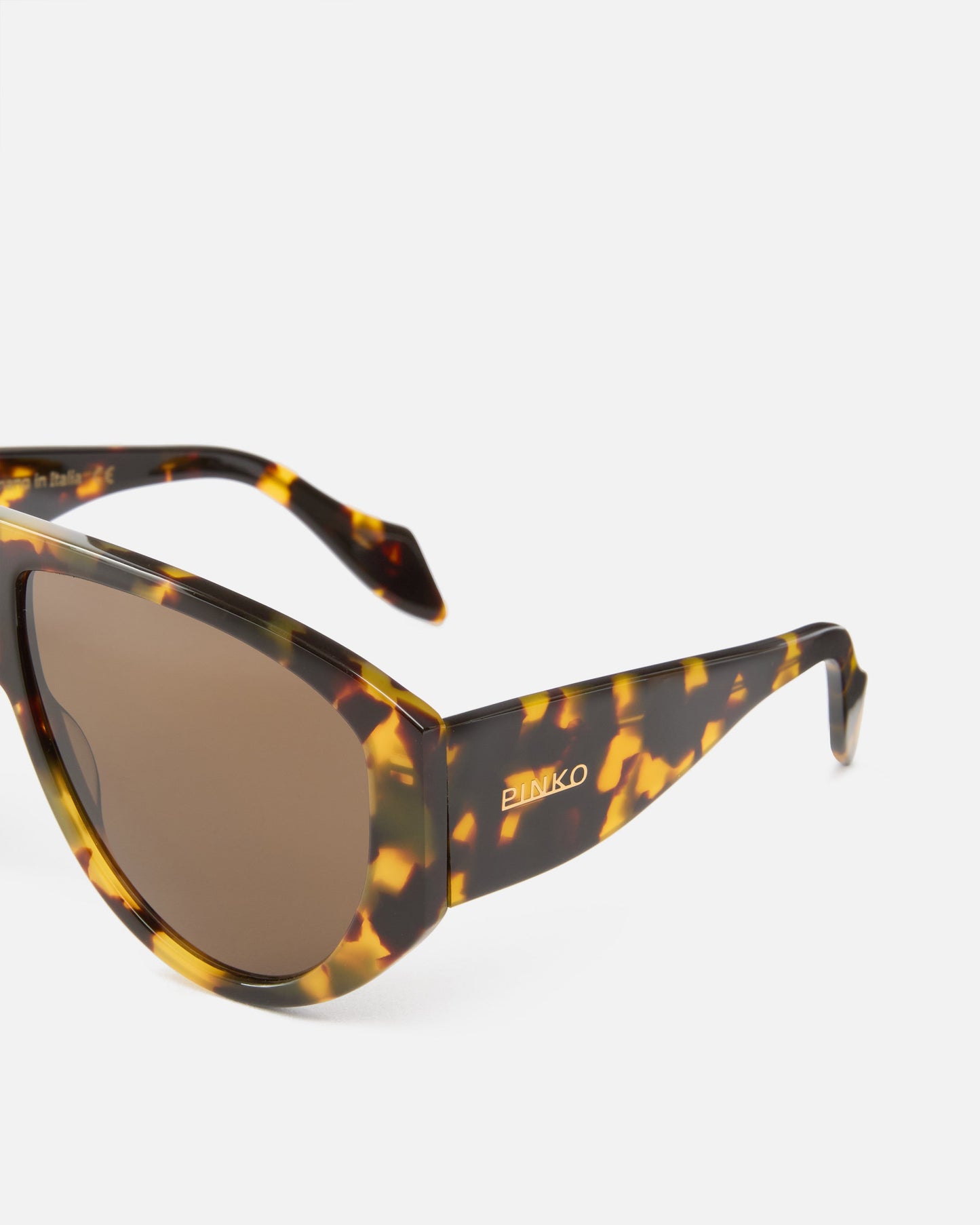 Pilot-style sunglasses