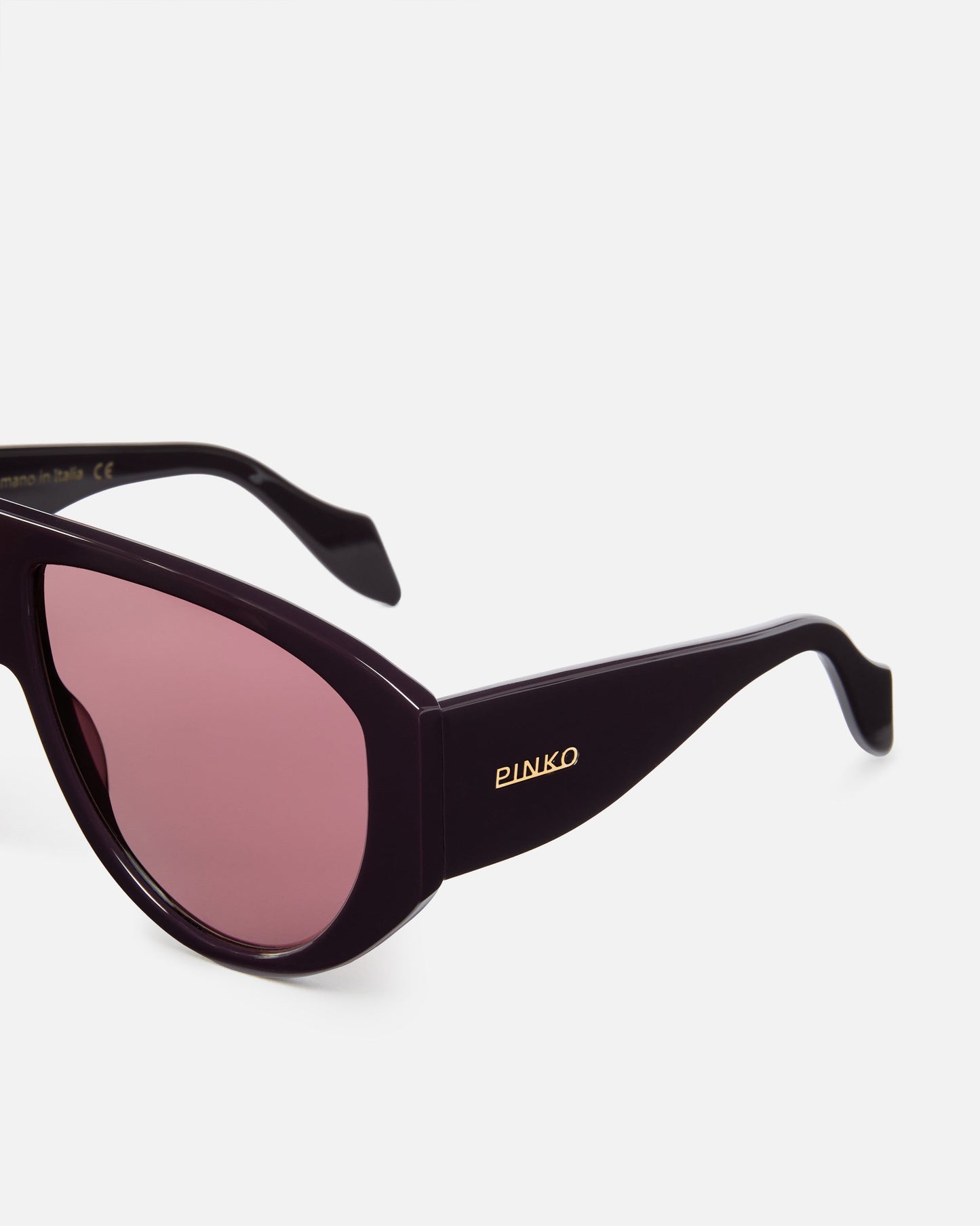 Pilot-style sunglasses