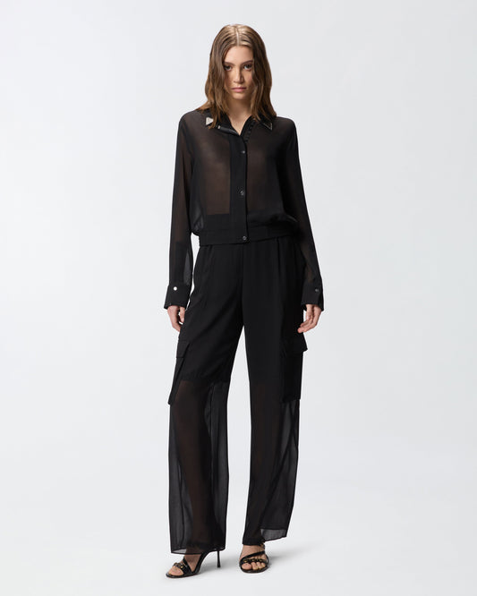 Lightweight trousers with cargo pockets