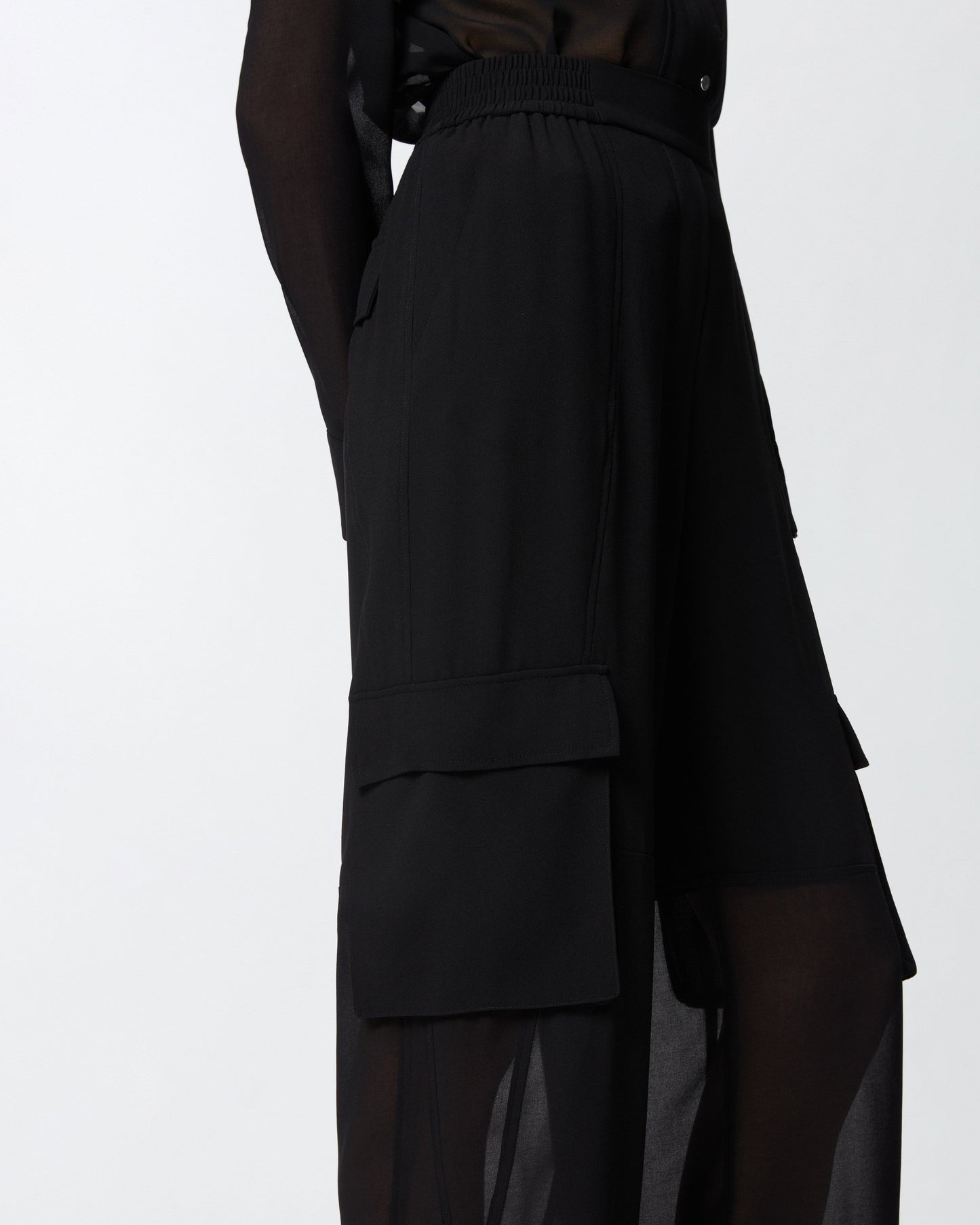 Lightweight trousers with cargo pockets