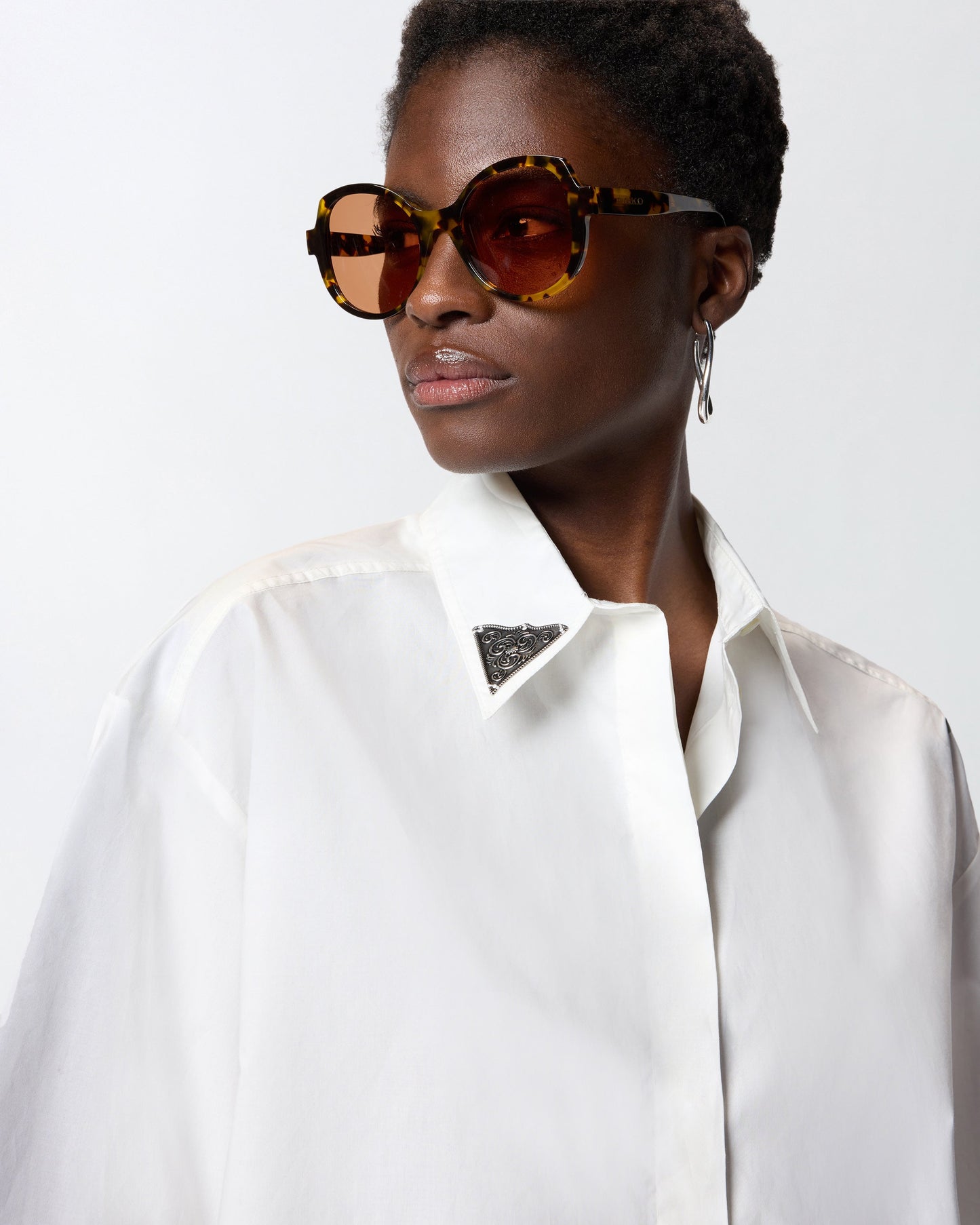 Cropped shirt with metallic details
