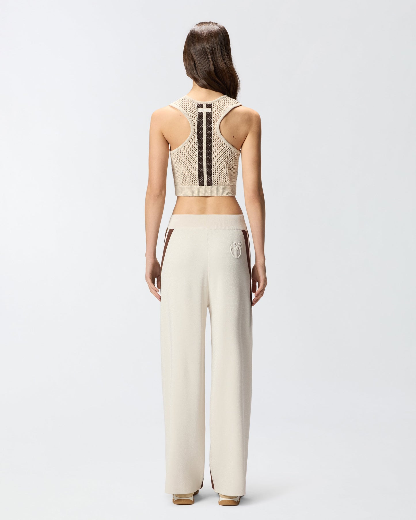 Sleeveless crop top with bands on the back