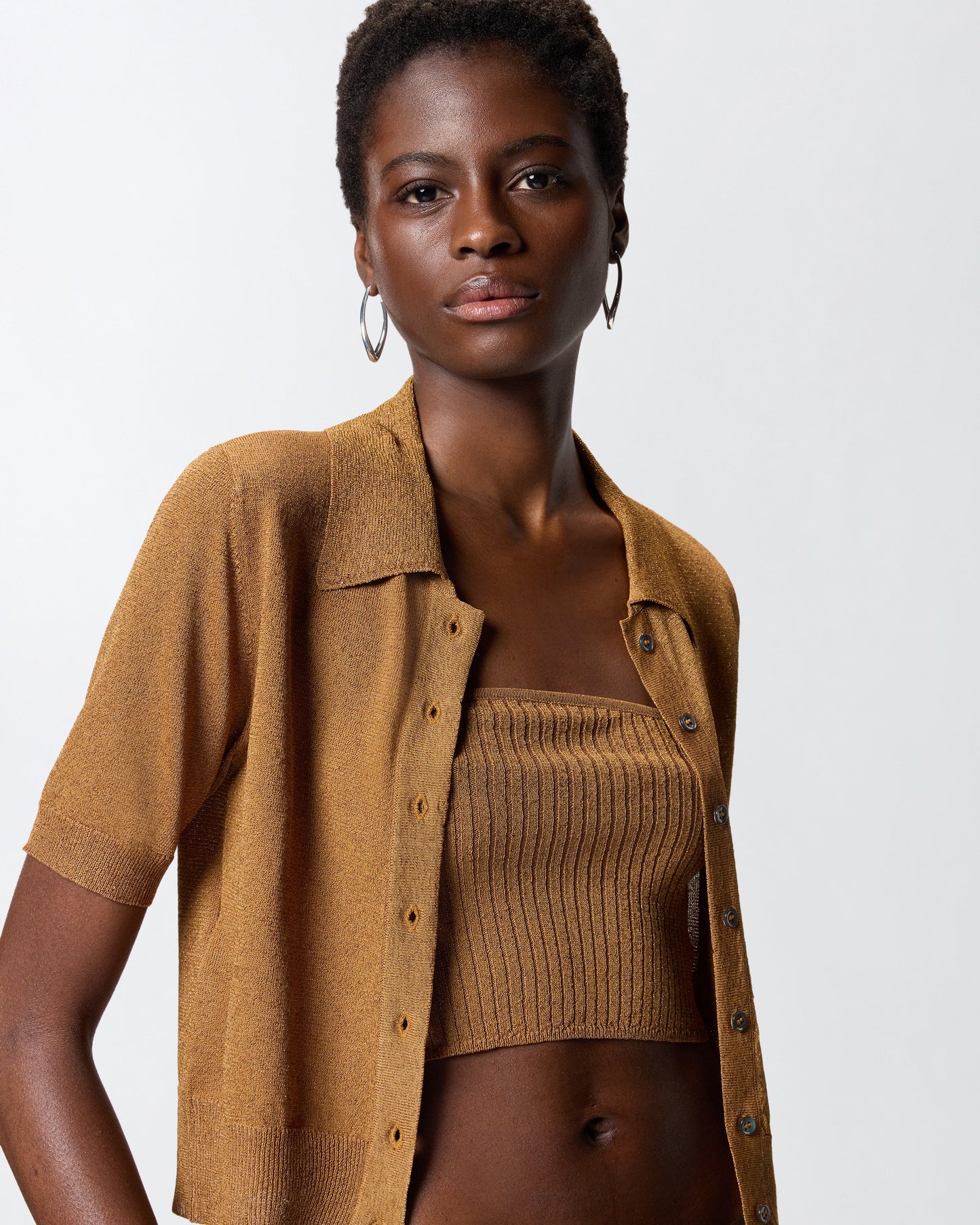 Cropped, short-sleeved cardigan with collar
