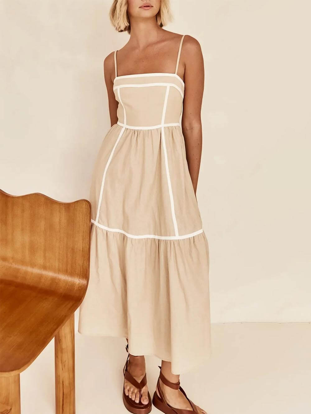 Midikleid mit Kontrastbesatz und verstellbaren Trägern