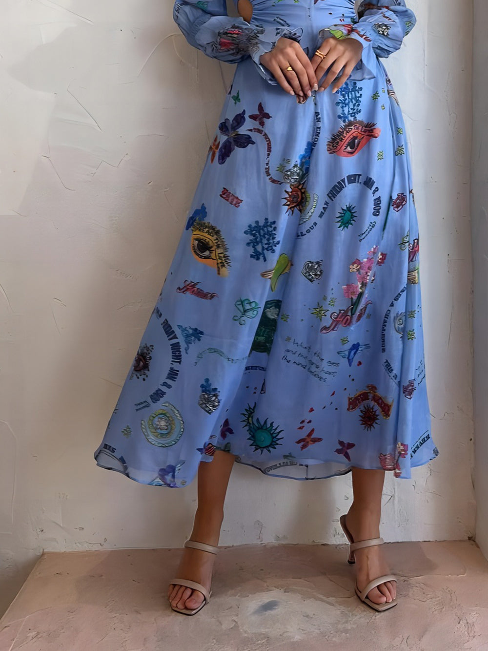 Short midi dress with cut-out and graffiti lantern print