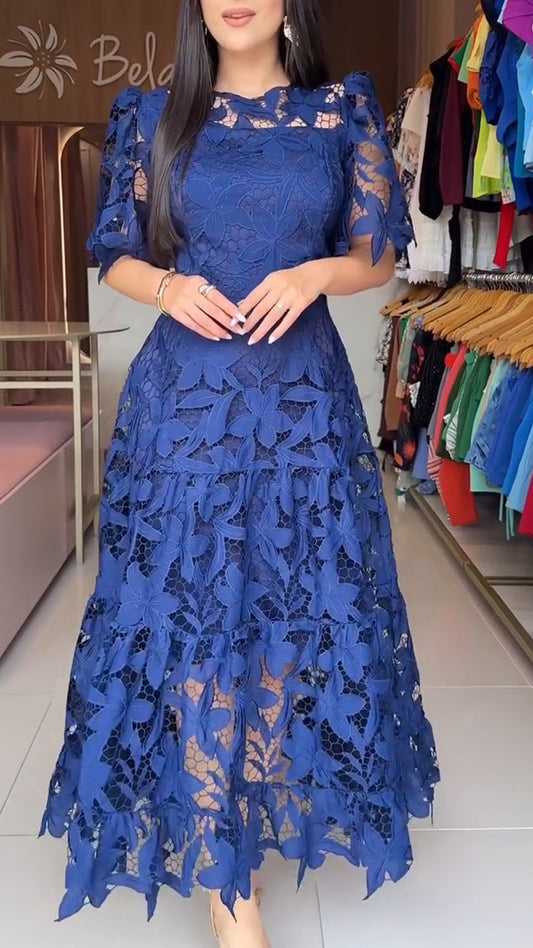 Damenkleid mit Rundhalsausschnitt und Cut-outs