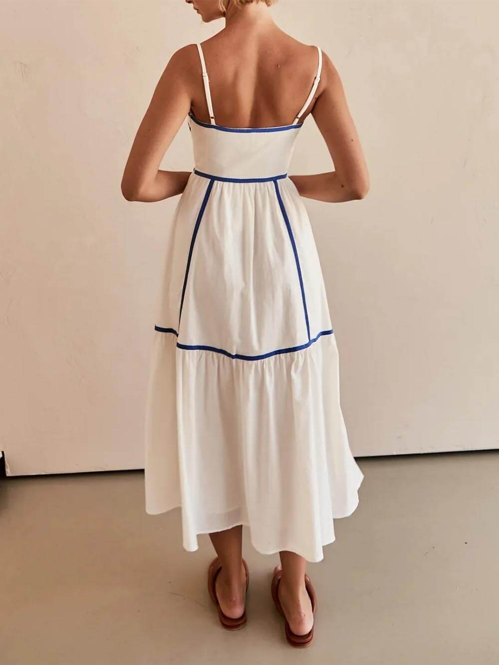 Midikleid mit Kontrastbesatz und verstellbaren Trägern