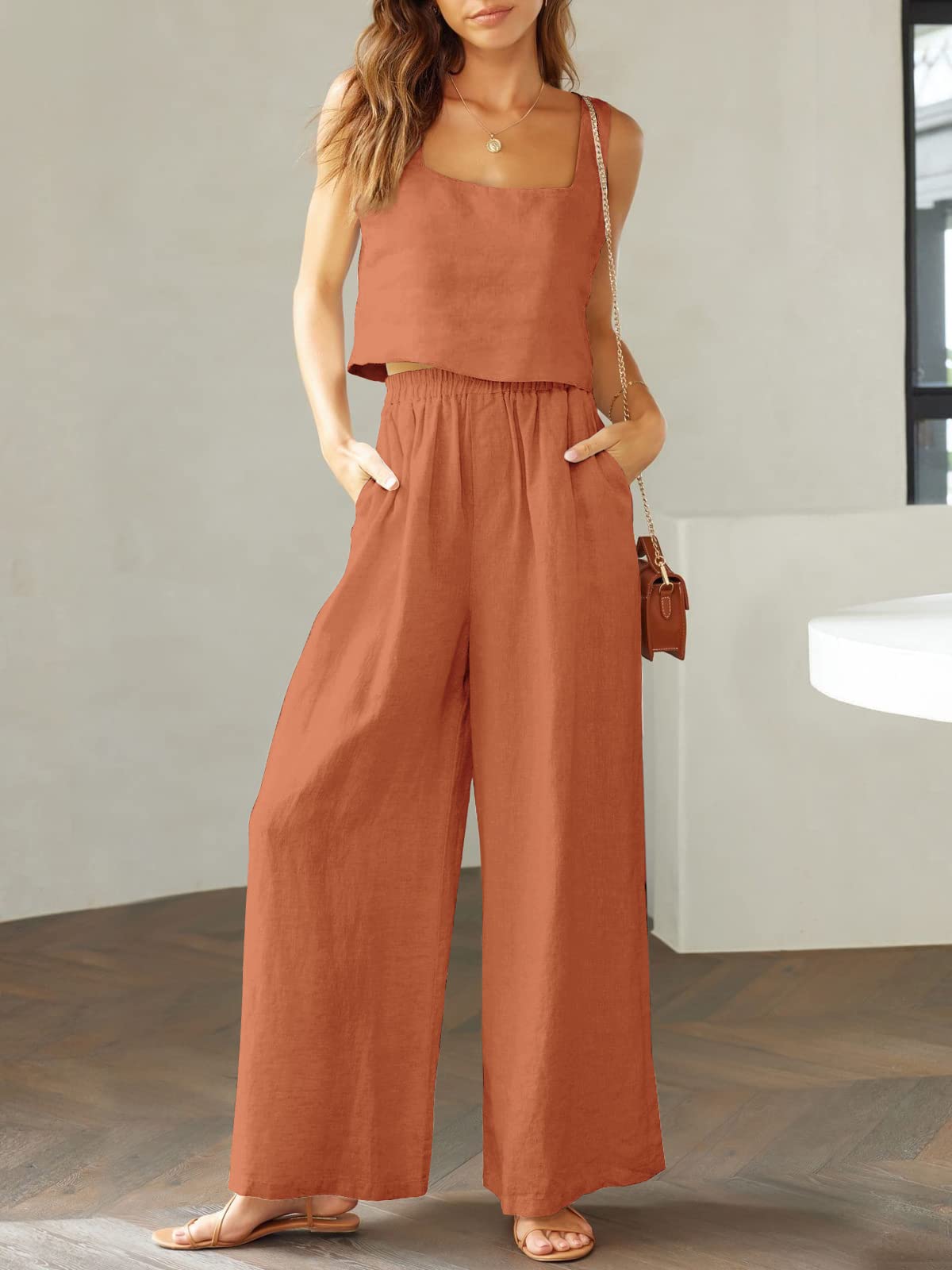 Lounge-Set mit weitem Bein und Tanktop mit eckigem Ausschnitt