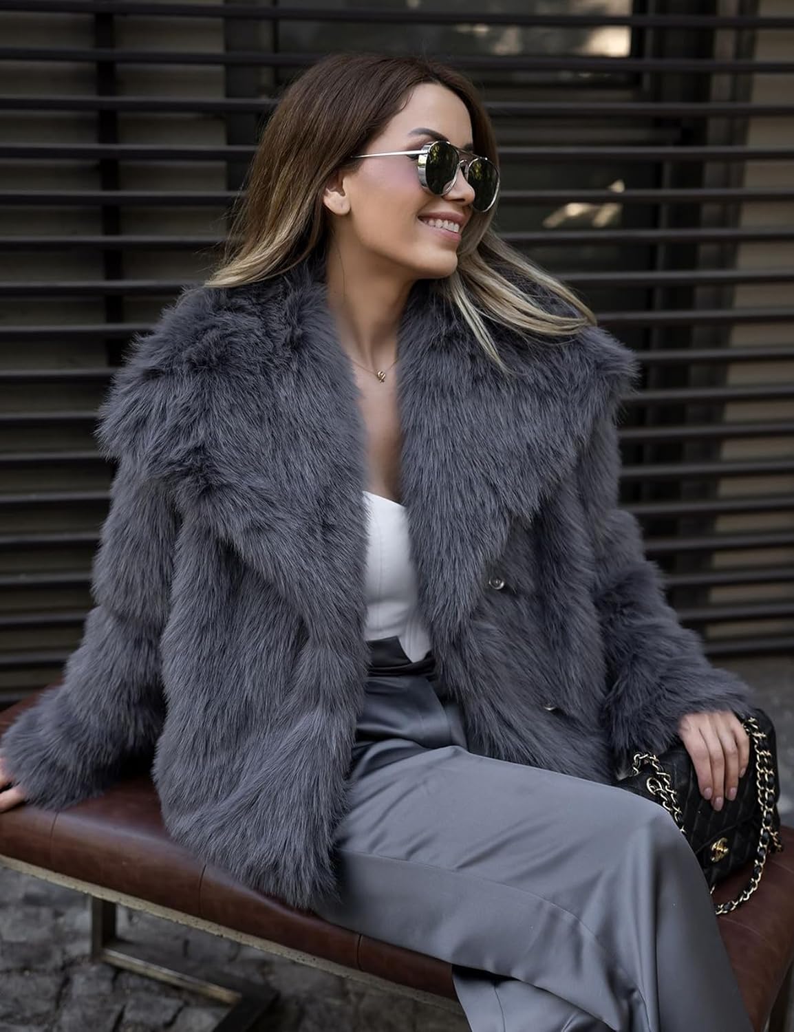 Flygo Damen Kunstpelzmantel Flauschige Kunstpelzjacke Langarm Revers Pelzige Winterjacken Zotteliger Parka Kurzer Mantel
