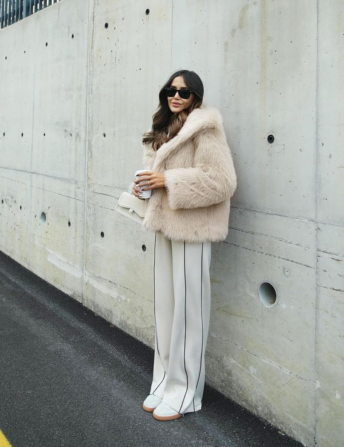 Flygo Damen Kunstpelzmantel Flauschige Kunstpelzjacke Langarm Revers Pelzige Winterjacken Zotteliger Parka Kurzer Mantel