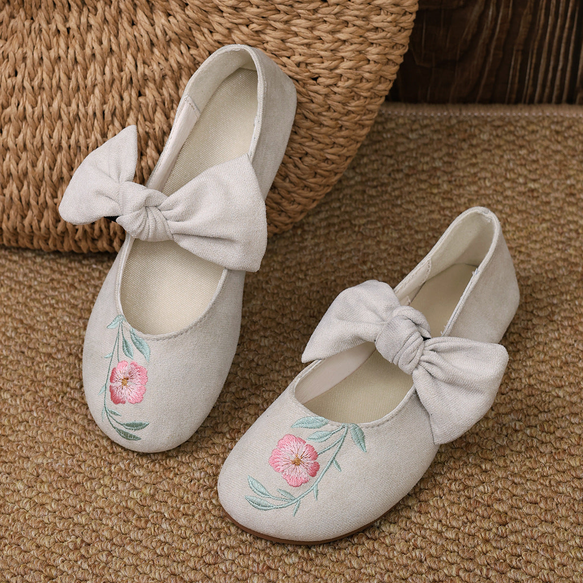 Neue bestickte Ballerinas mit Schleife