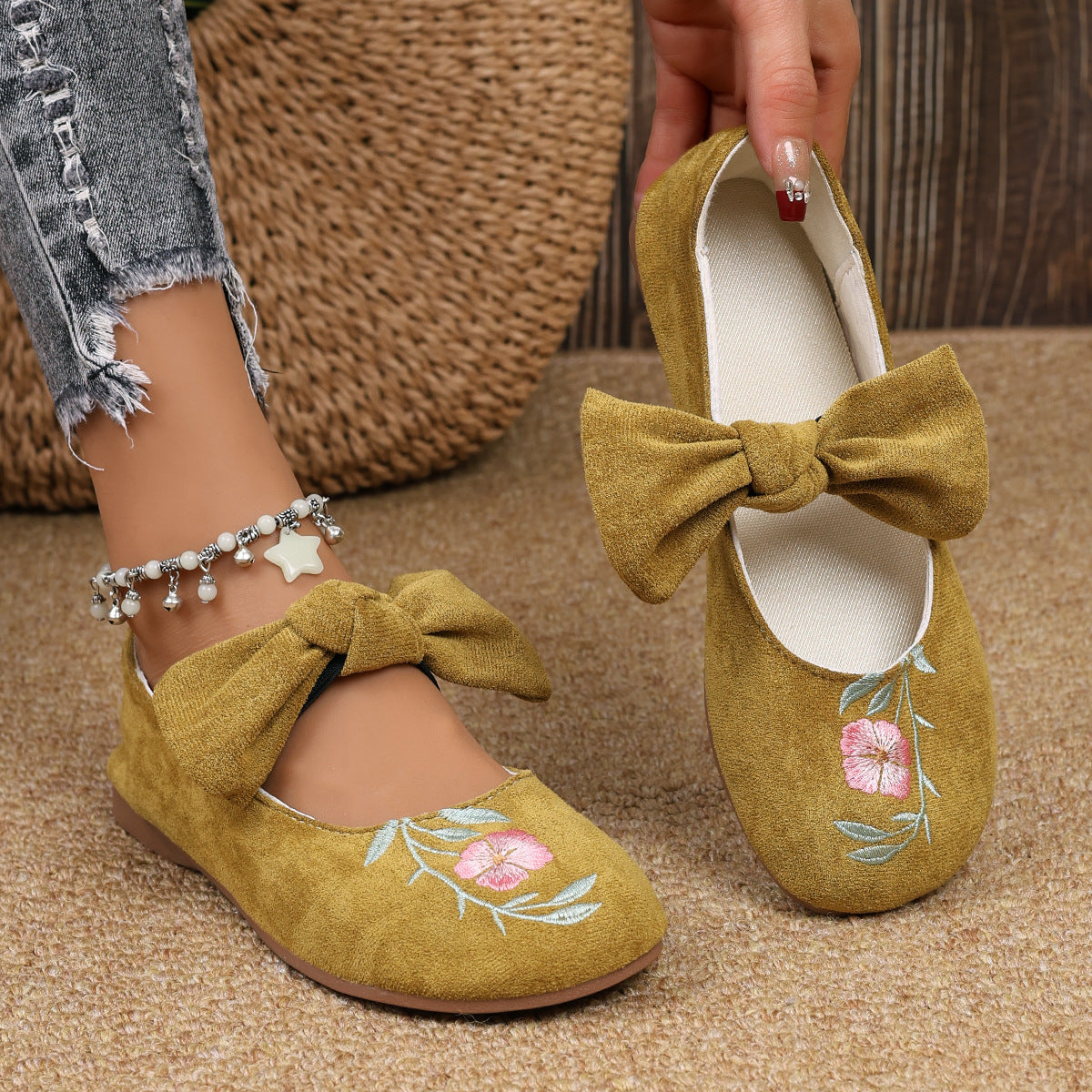 Neue bestickte Ballerinas mit Schleife