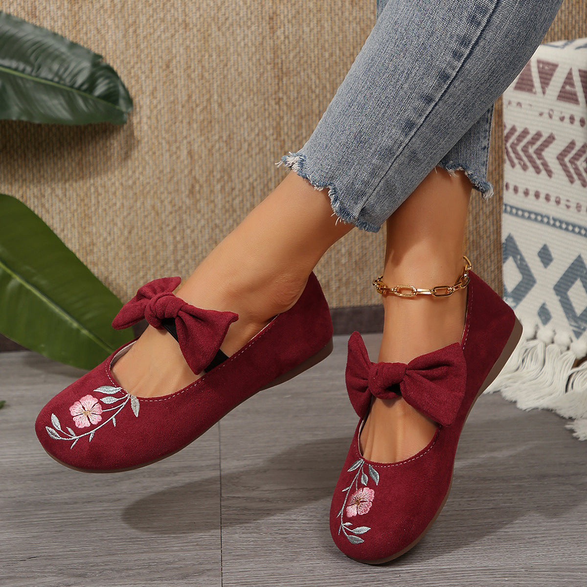 Neue bestickte Ballerinas mit Schleife