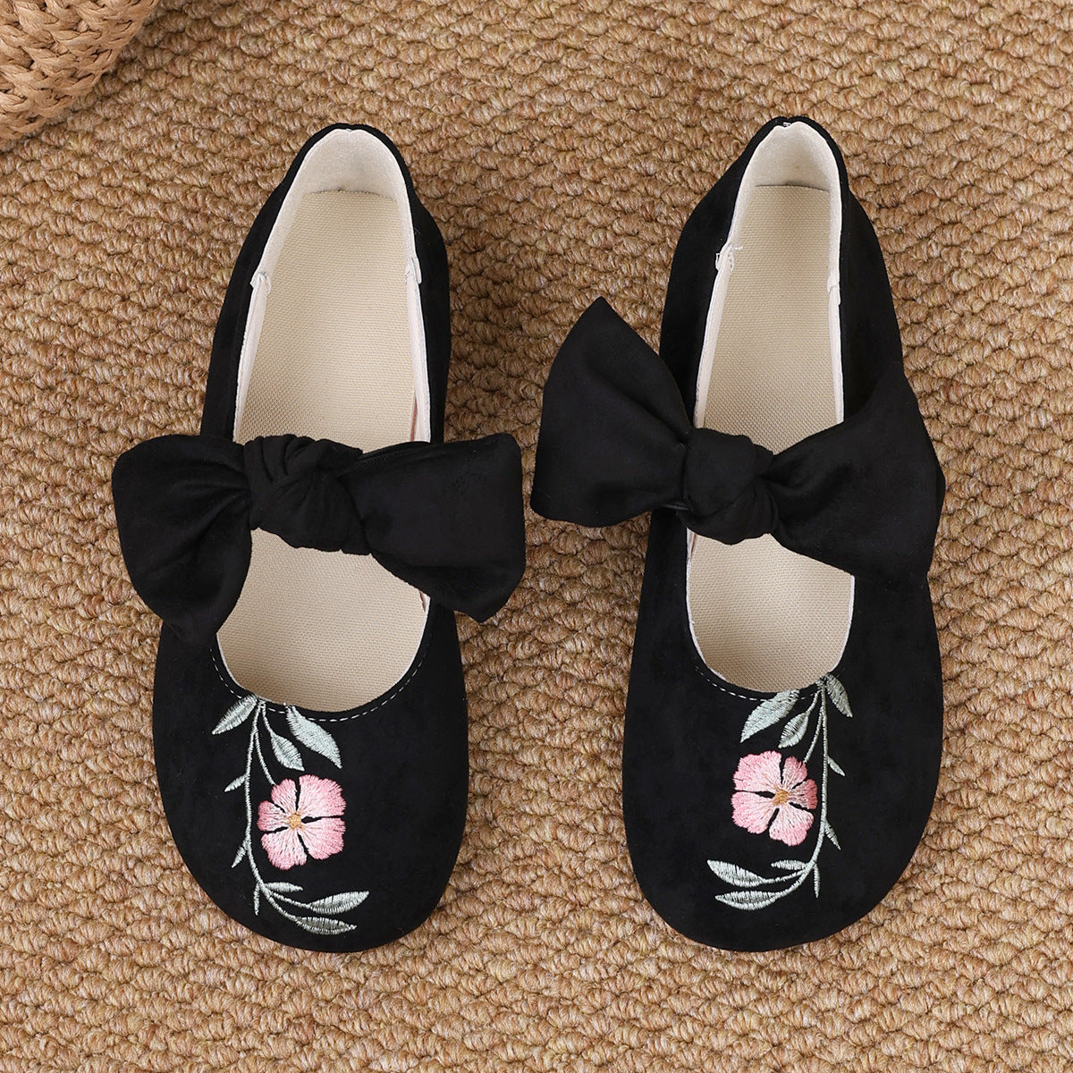 Neue bestickte Ballerinas mit Schleife