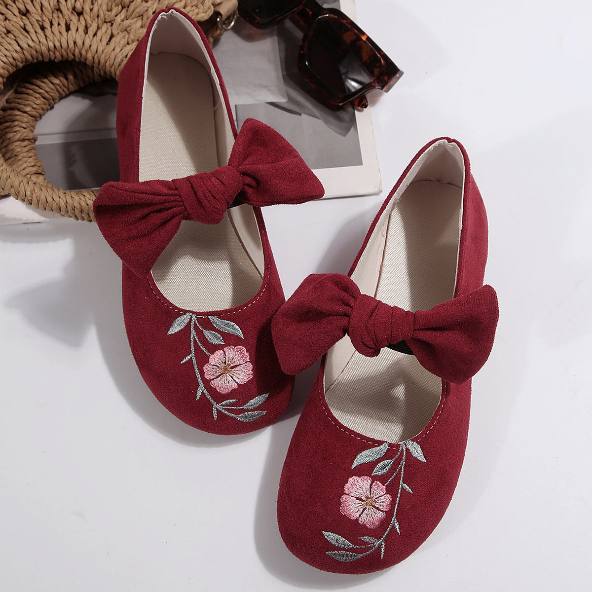 Neue bestickte Ballerinas mit Schleife