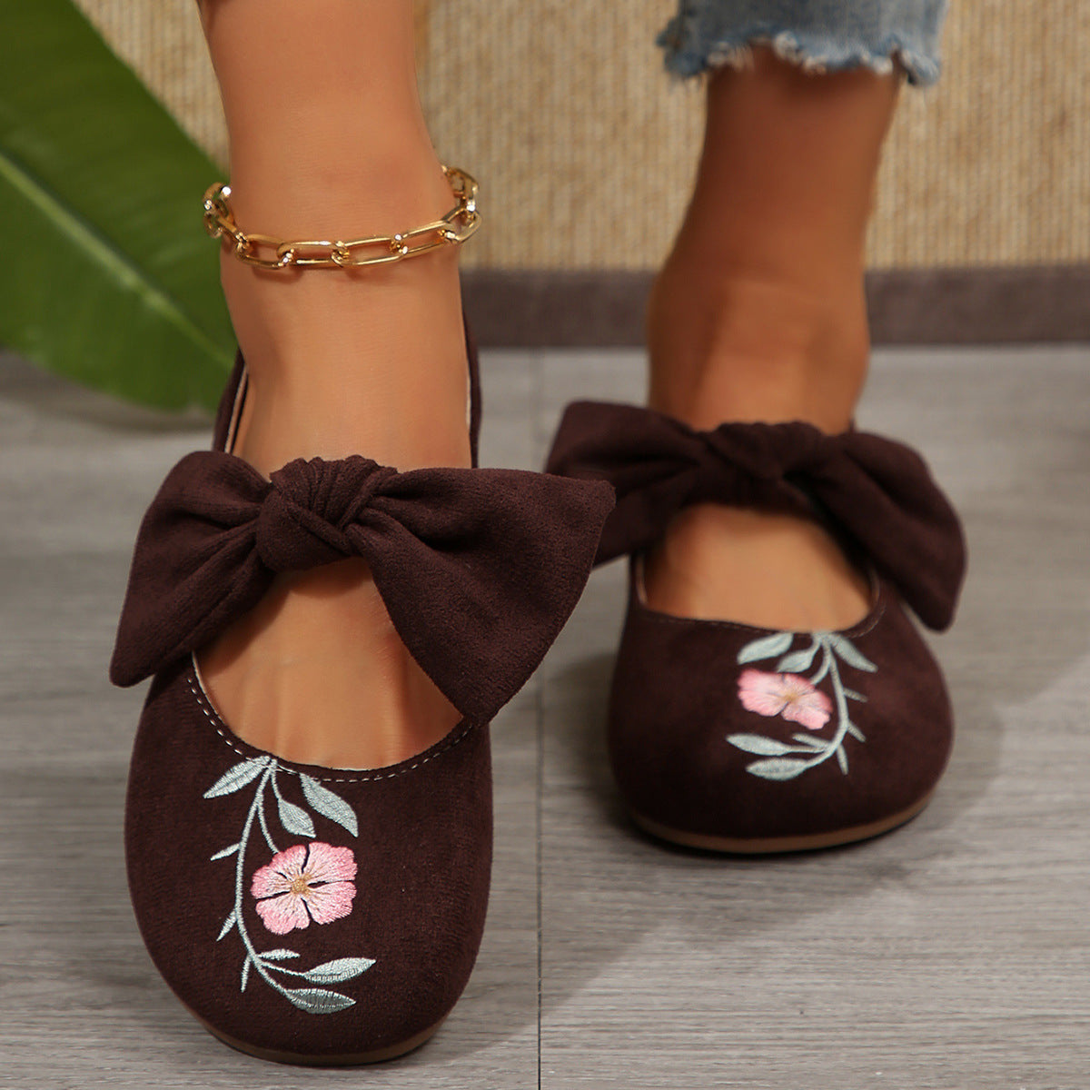 Neue bestickte Ballerinas mit Schleife