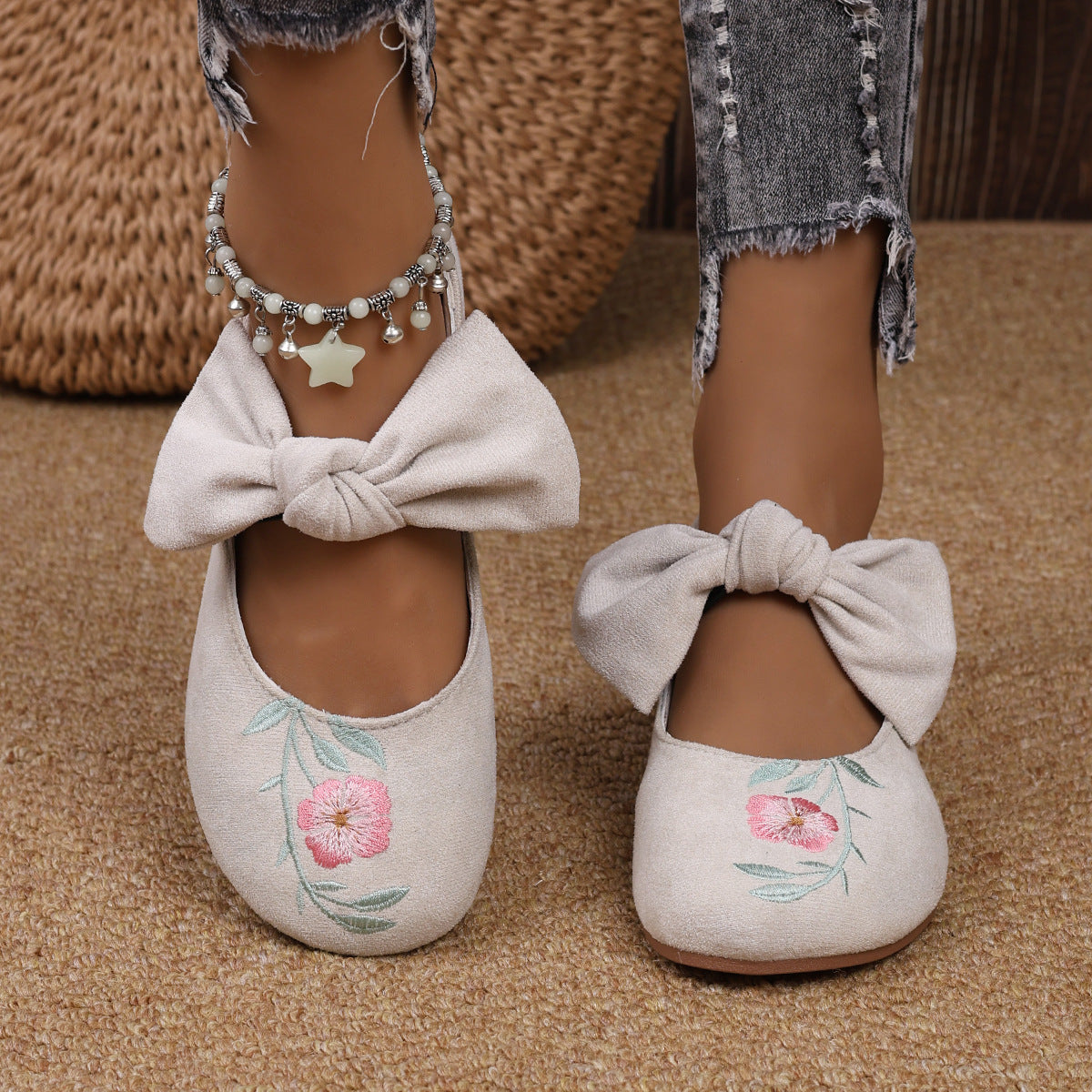 Neue bestickte Ballerinas mit Schleife