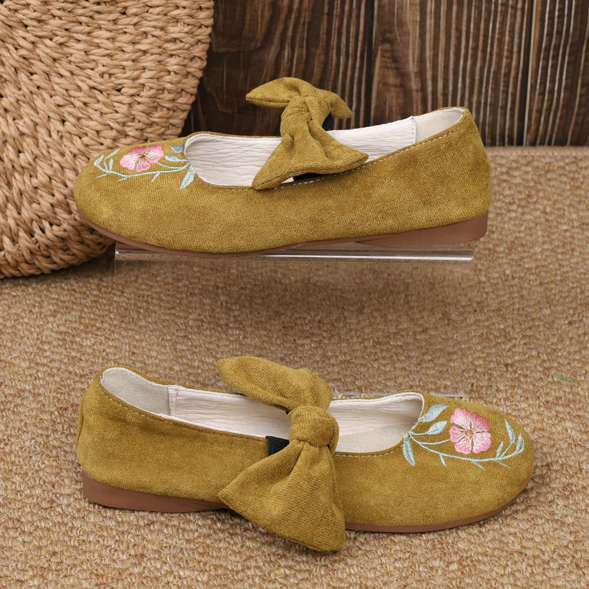 Neue bestickte Ballerinas mit Schleife