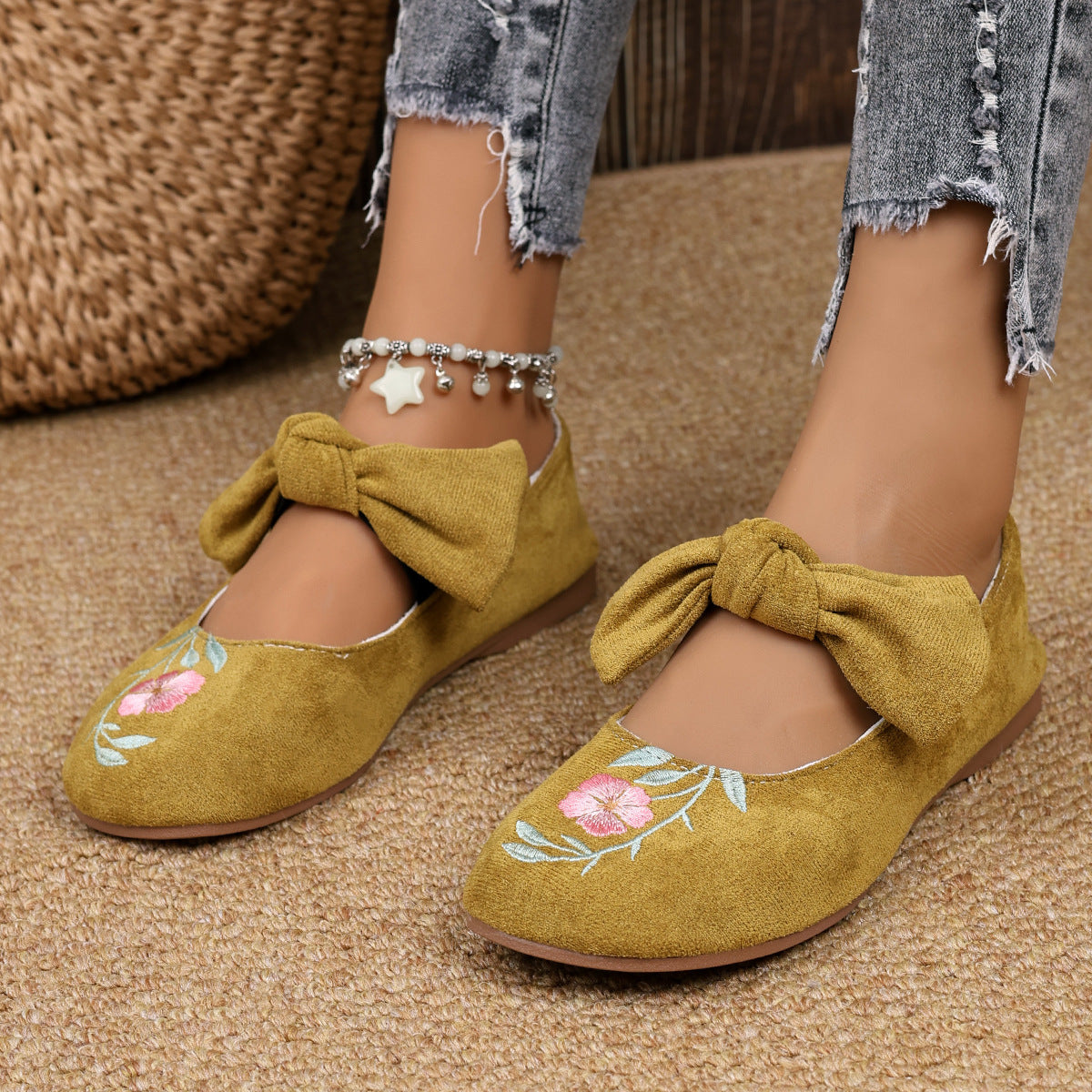 Neue bestickte Ballerinas mit Schleife