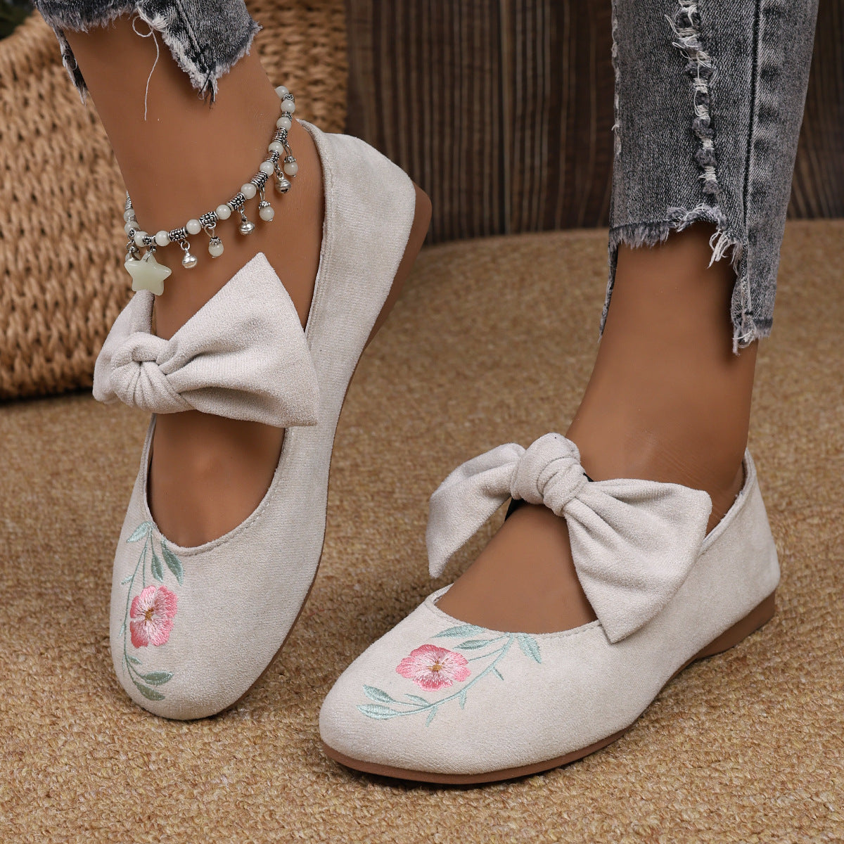 Neue bestickte Ballerinas mit Schleife