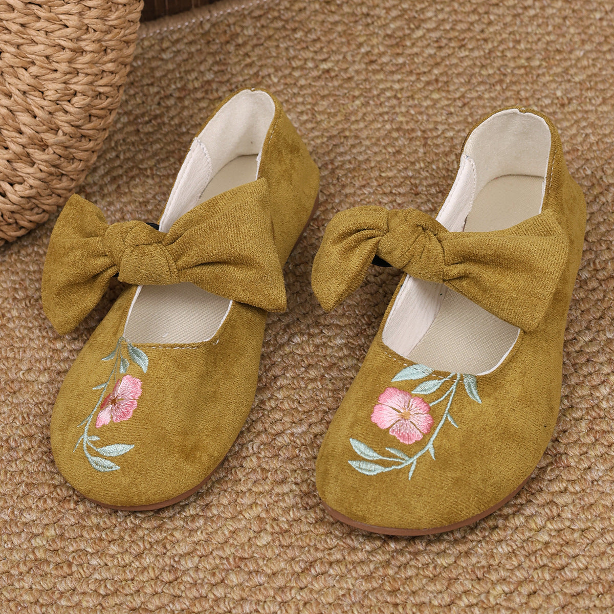 Neue bestickte Ballerinas mit Schleife