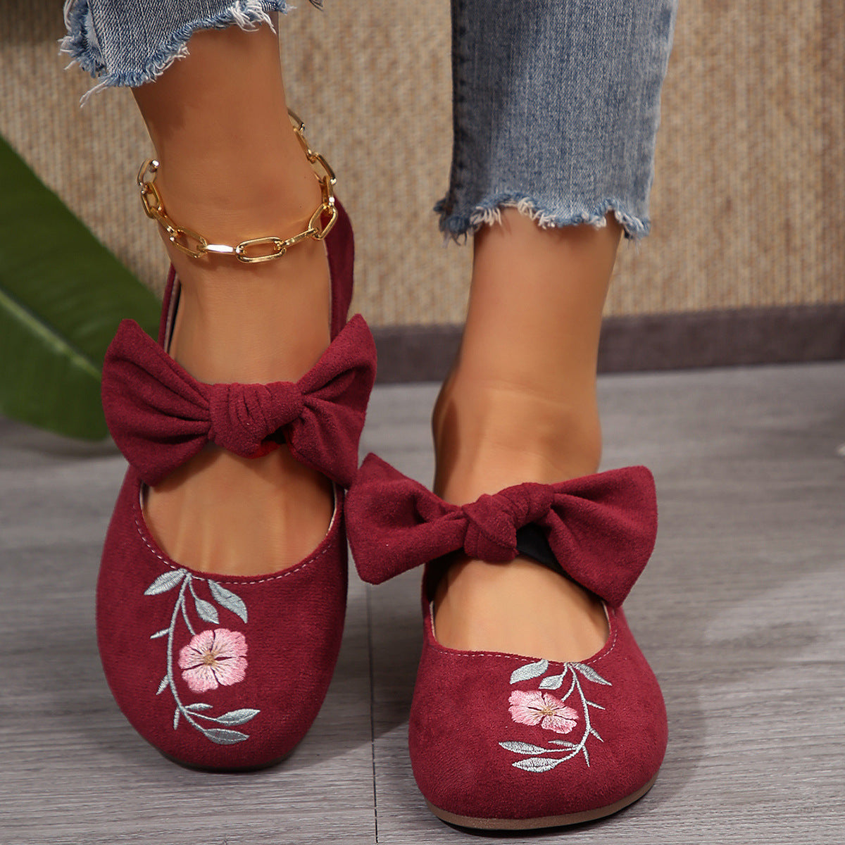 Neue bestickte Ballerinas mit Schleife