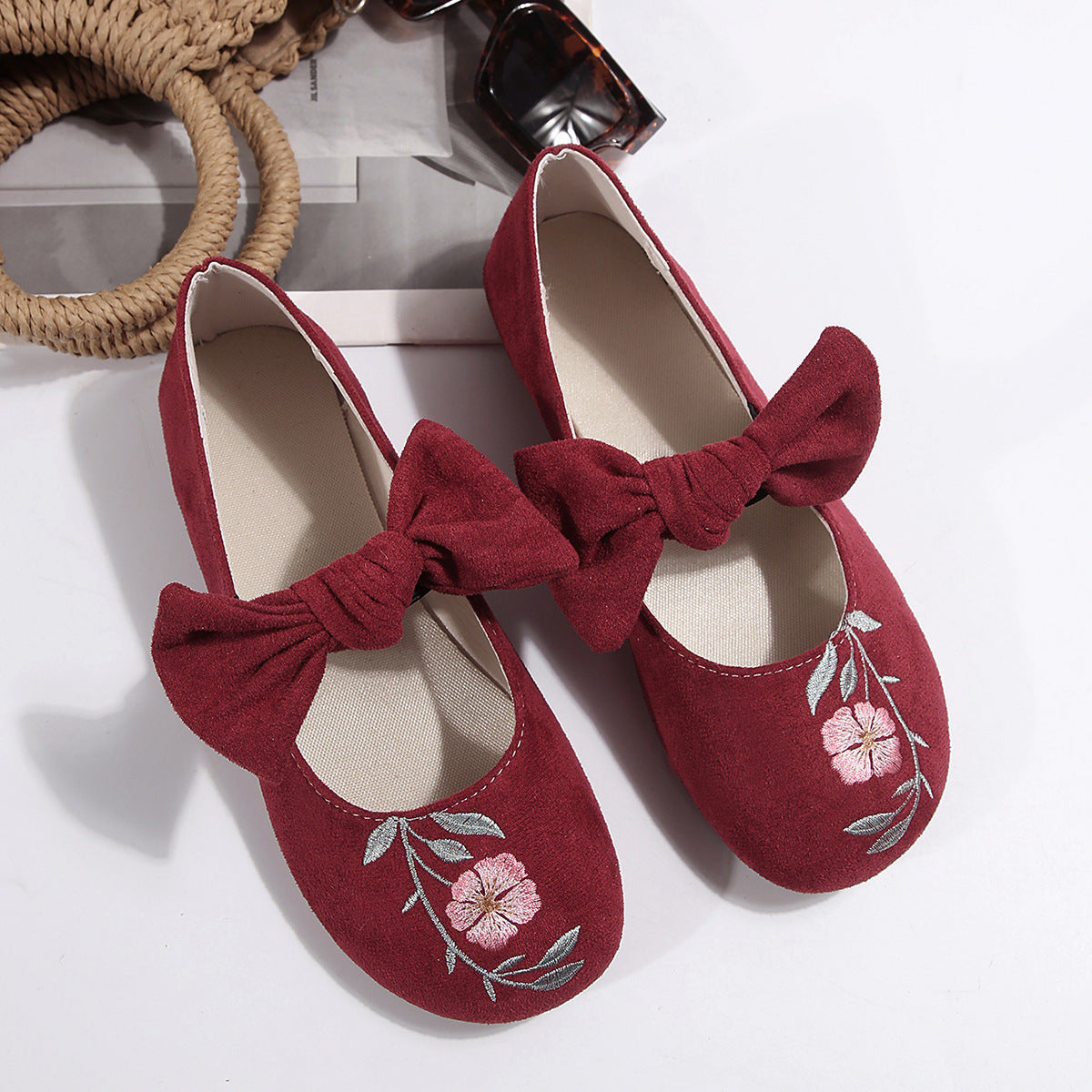 Neue bestickte Ballerinas mit Schleife