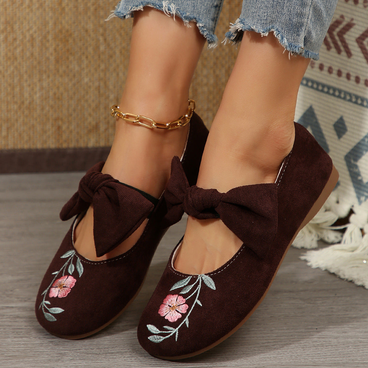 Neue bestickte Ballerinas mit Schleife