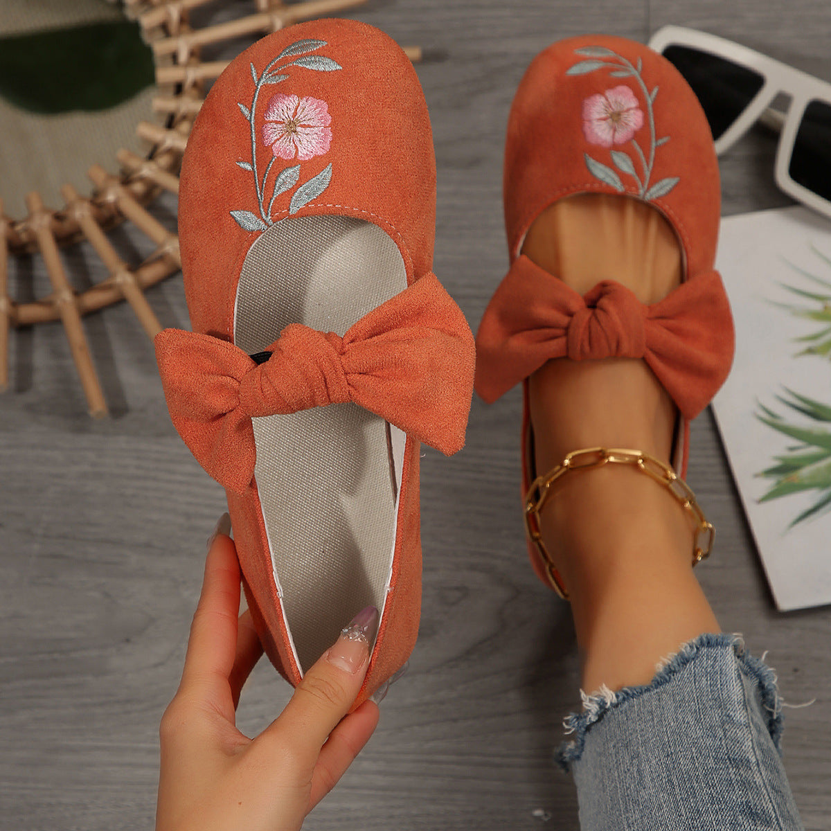 Neue bestickte Ballerinas mit Schleife