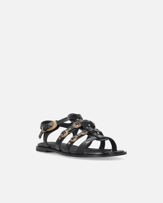 Flat sandals with straps and studs
