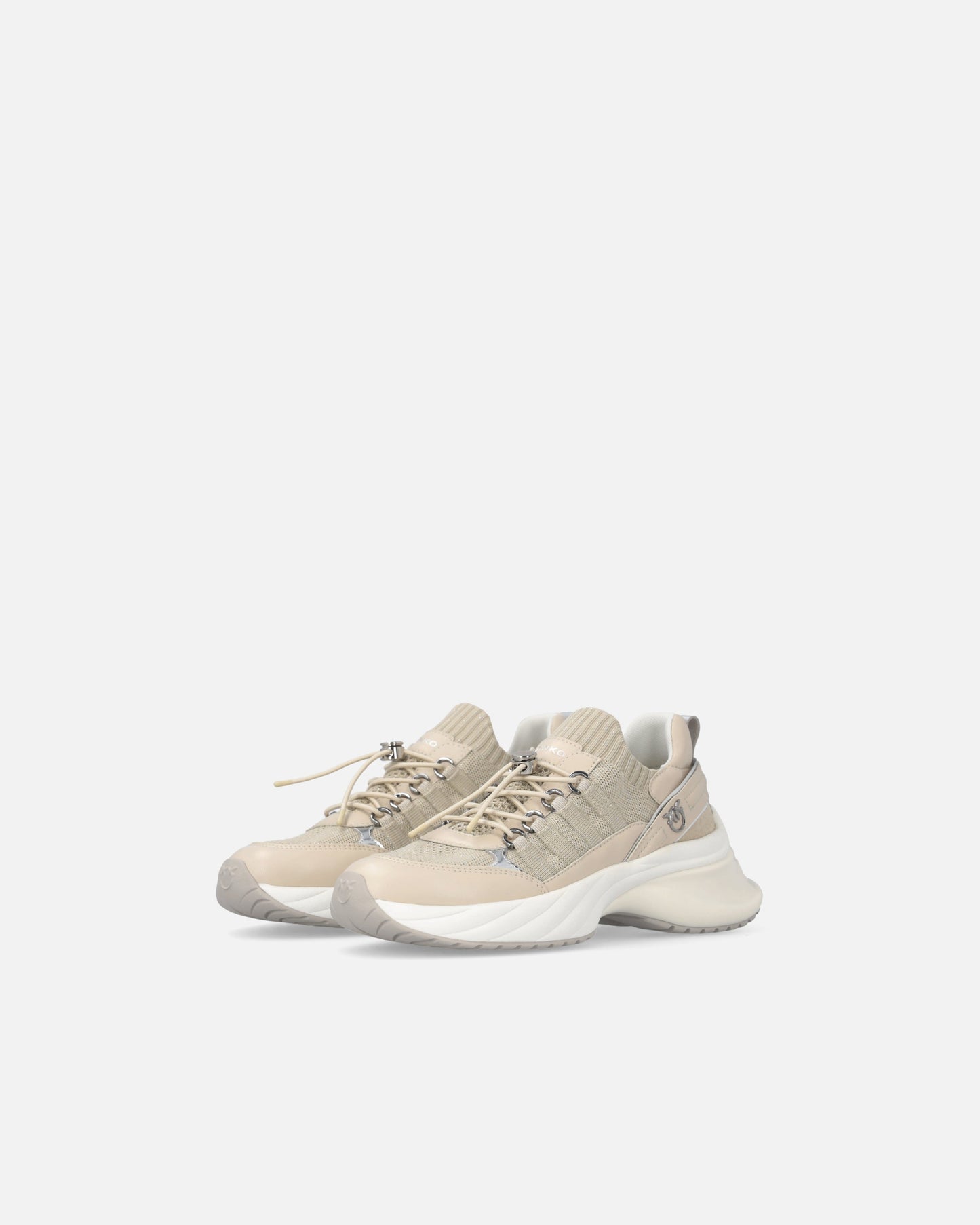 Knitted sneakers with laces and cord lock