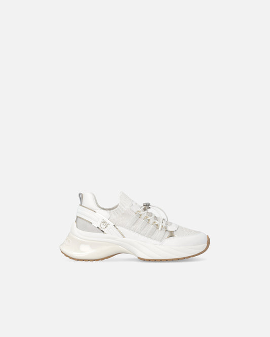 Knitted sneakers with laces and cord lock