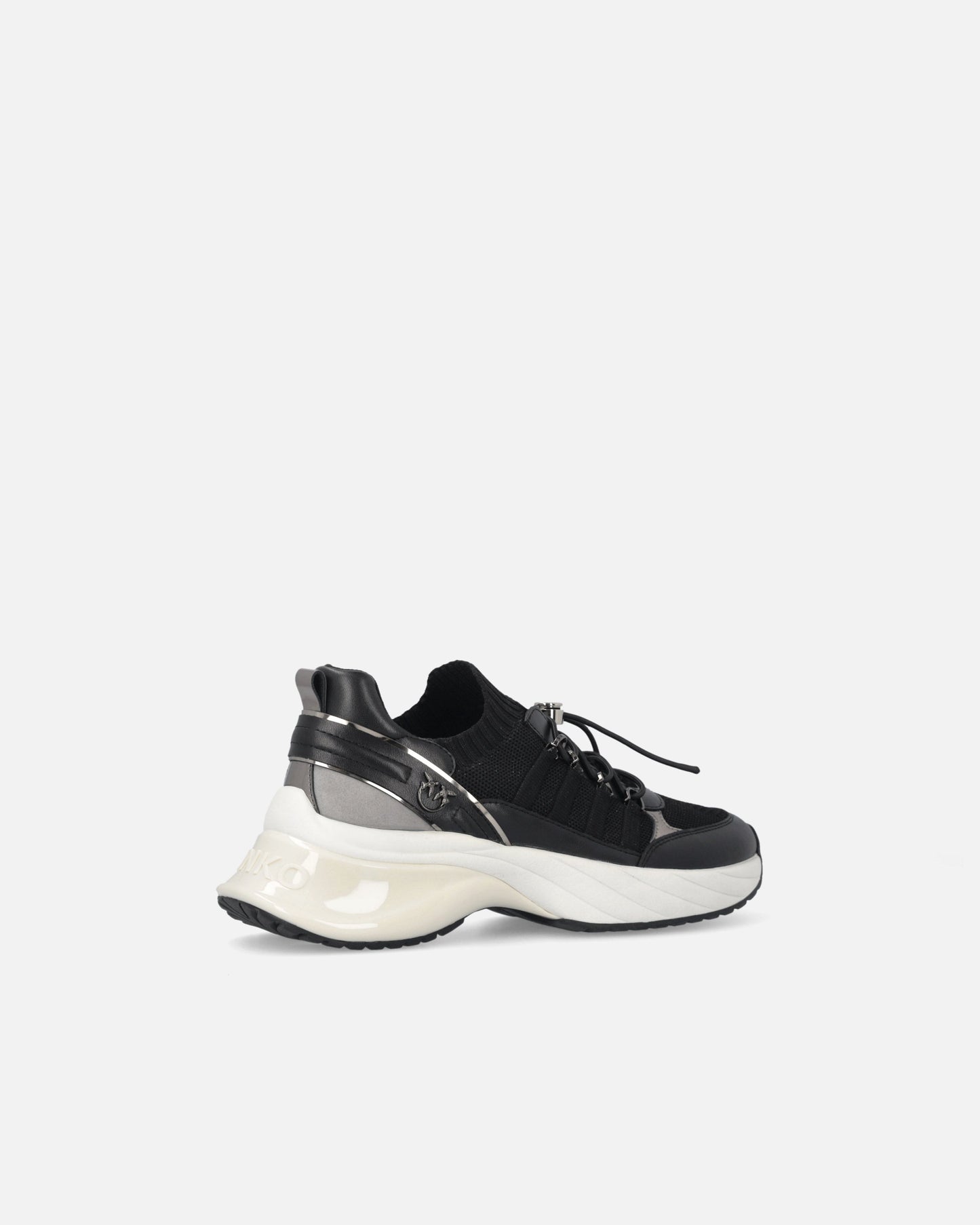 Knitted sneakers with laces and cord lock