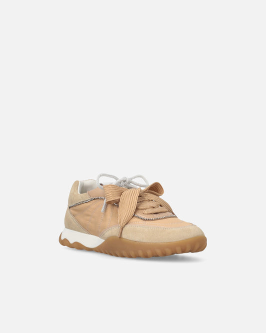 Sneakers with double laces