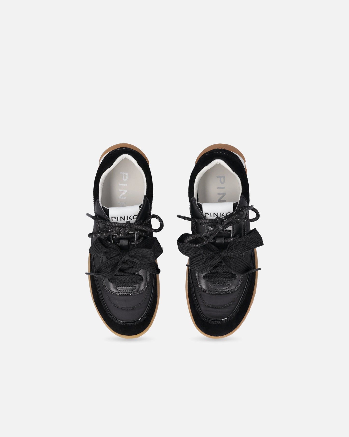 Sneakers with double laces